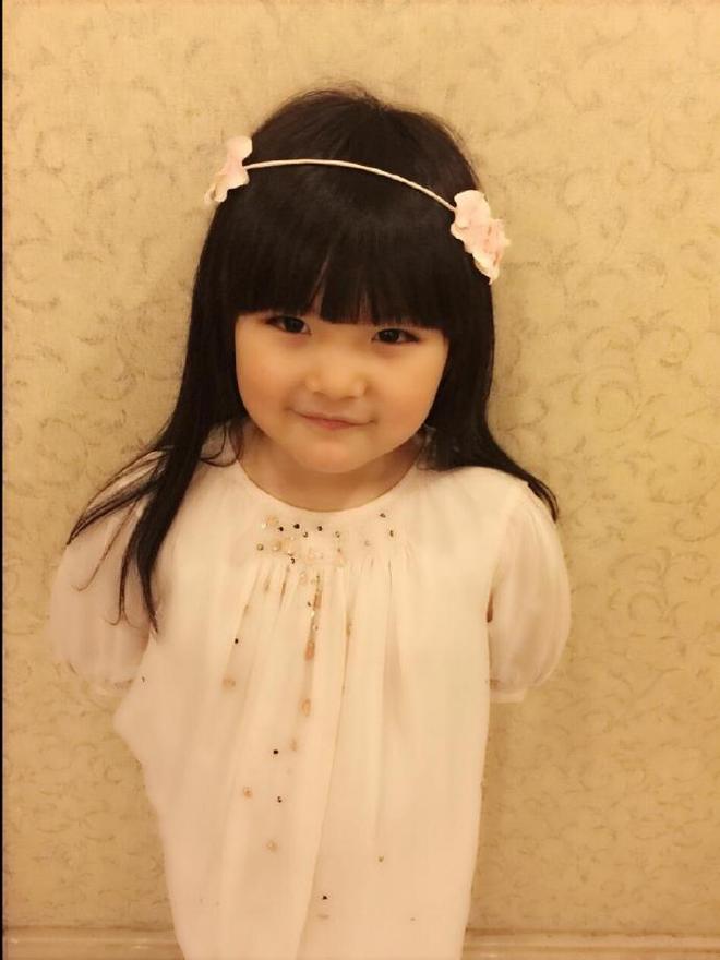 王诗龄被富养16年，李湘王岳伦离婚后仍合力托举，别人羡慕不来