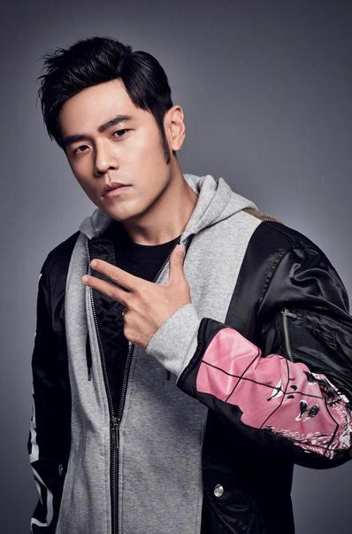 发文告别此轮巡演，患强直脊柱炎20年，周杰伦曾恐慌发作无法上台