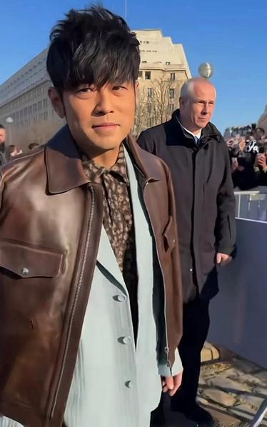发文告别此轮巡演，患强直脊柱炎20年，周杰伦曾恐慌发作无法上台