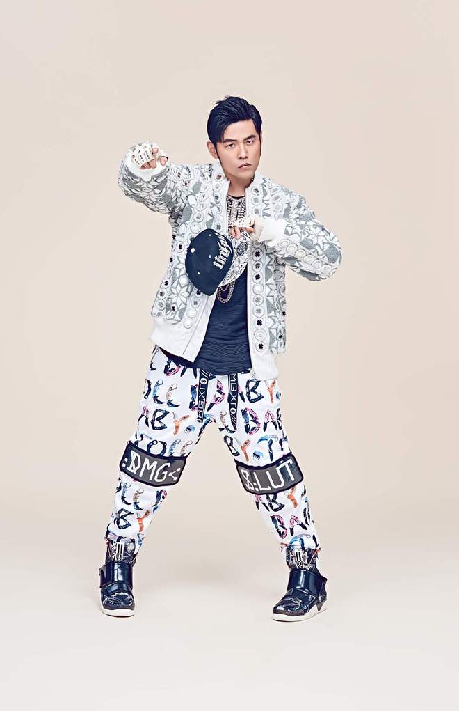 发文告别此轮巡演，患强直脊柱炎20年，周杰伦曾恐慌发作无法上台