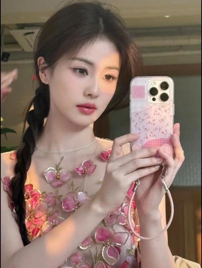 白鹿幽默回应牙片碎了，放下女明星包袱，强调与暴瘦无关粉丝安心