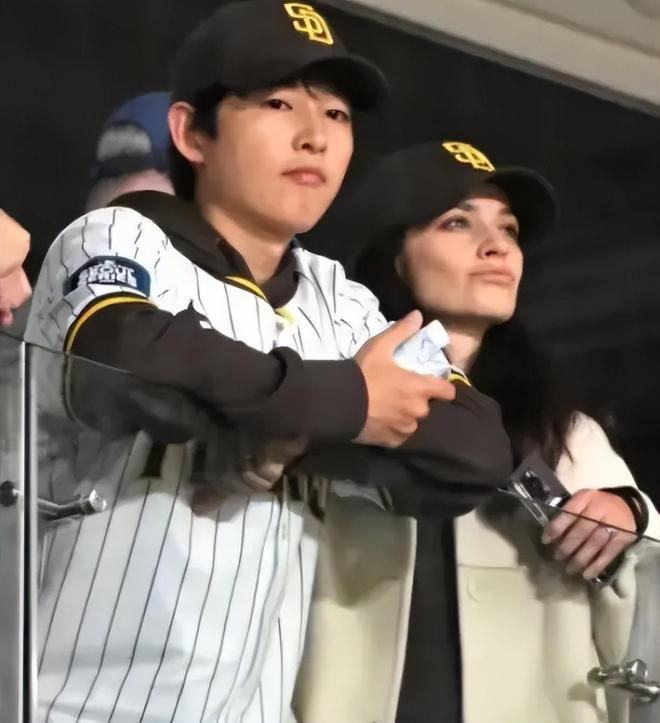 宋仲基蹭前妻热度失败！新剧收视跌破新低，宣传期频繁提二婚妻子