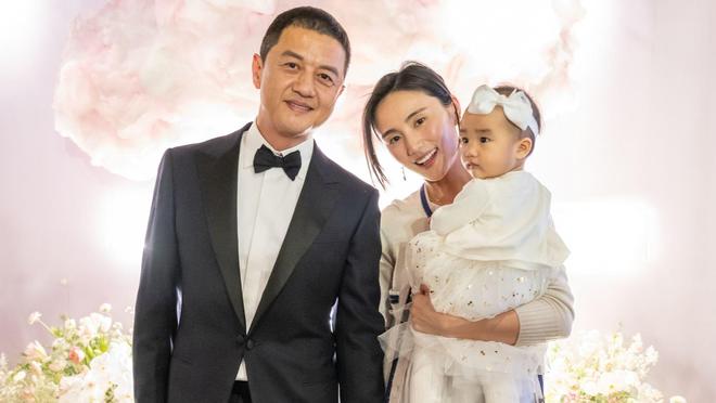 著名主持人曝李亚鹏离婚原因，债务不是主因，存在无法调和的问题