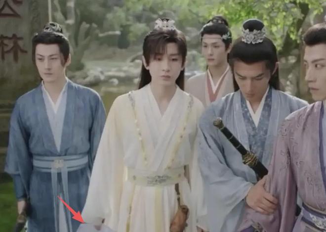 林永健批顶流进组带编剧乱改戏，网友总结合作演员，成毅被质疑