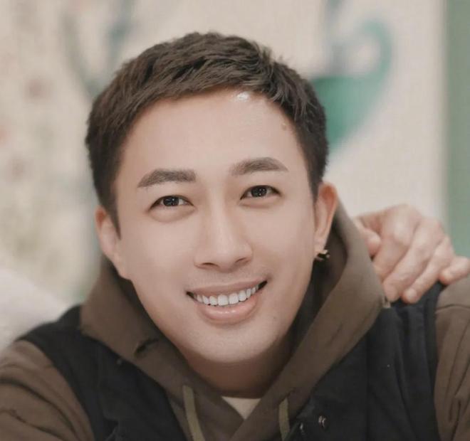 林永健批顶流进组带编剧乱改戏，网友总结合作演员，成毅被质疑