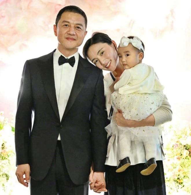 其实李亚鹏只离了两次婚！过往前任太知名，每段感情都是女方受伤