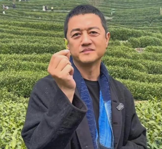 其实李亚鹏只离了两次婚！过往前任太知名，每段感情都是女方受伤