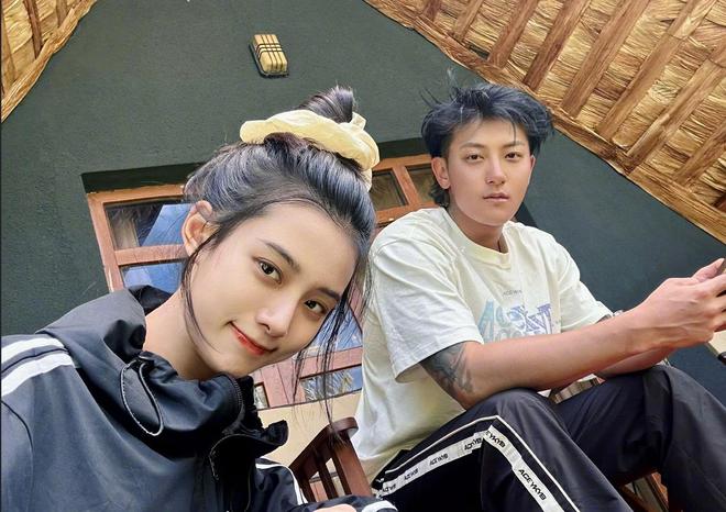 粉丝别被骗了！黄子韬徐艺洋辟谣婚礼有黄牛票：纯私人小范围婚礼