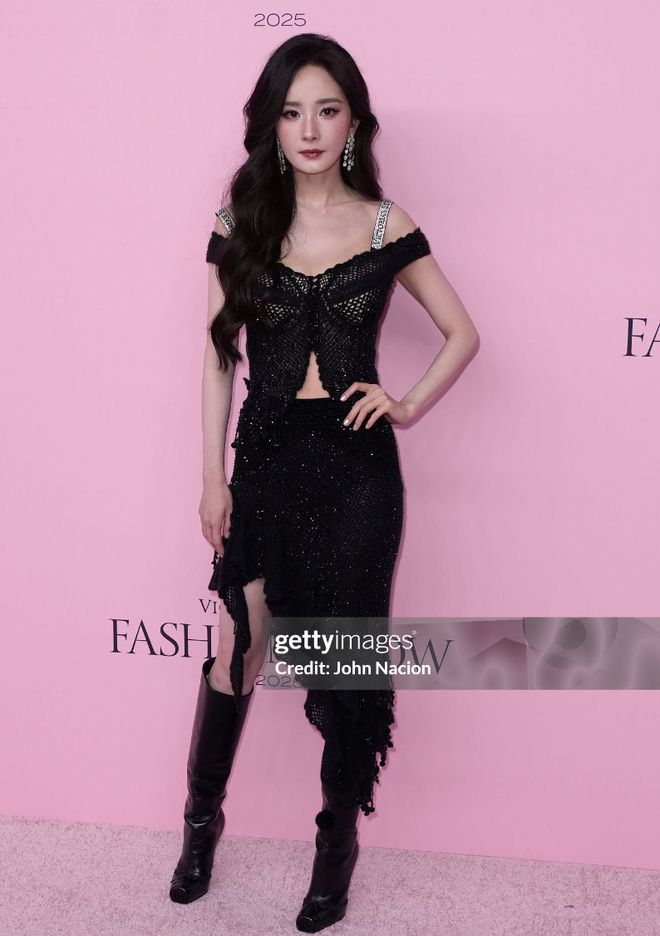 杨幂大秀生图好真实！初老痕迹明显，网友感叹别营销少女感审美了