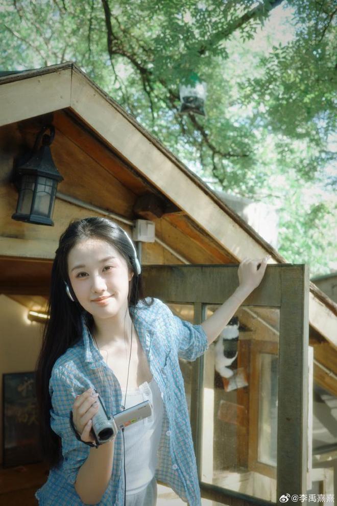 曝19岁荣梓杉脚踏三只船，殴打女友，女友发文怒锤，警方已介入