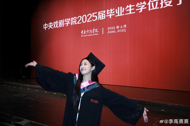 前女友怒锤荣梓杉出轨、打人，男方评论区沦陷，网友：道歉，退圈
