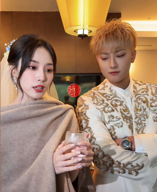 黄子韬徐艺洋婚礼太简陋！现场布置简单随意，直播卖货伴手礼廉价