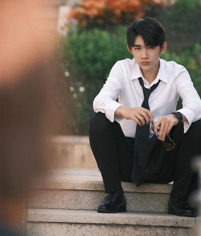 李禹熹忍无可忍，两次发文揭开了荣梓杉的真面目，撕碎了他的体面
