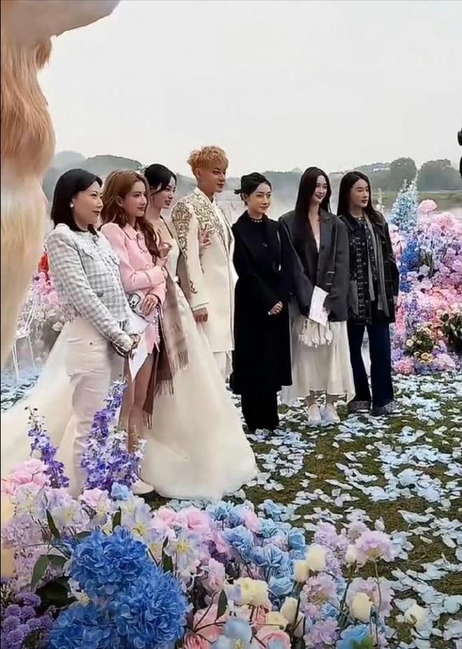 黄子韬大婚！徐艺洋戴500克拉婚戒，男方抛西兰花，喜婆婆太开心
