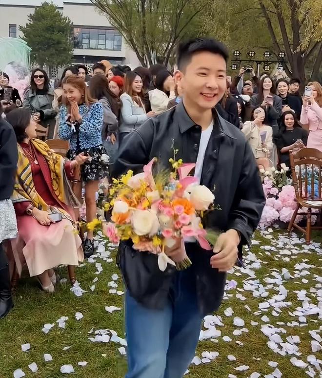 黄子韬大婚！徐艺洋戴500克拉婚戒，男方抛西兰花，喜婆婆太开心
