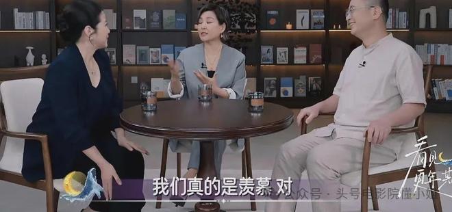 52岁影后颜丙燕首曝小20岁男友！大方谈更年期，没来月经以为怀孕