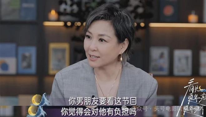 52岁影后颜丙燕首曝小20岁男友！大方谈更年期，没来月经以为怀孕
