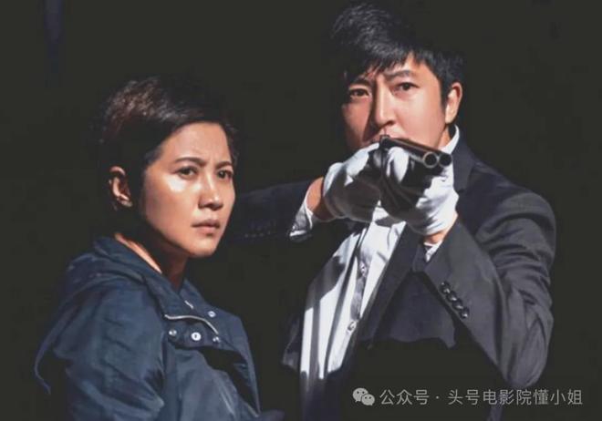 52岁影后颜丙燕首曝小20岁男友！大方谈更年期，没来月经以为怀孕