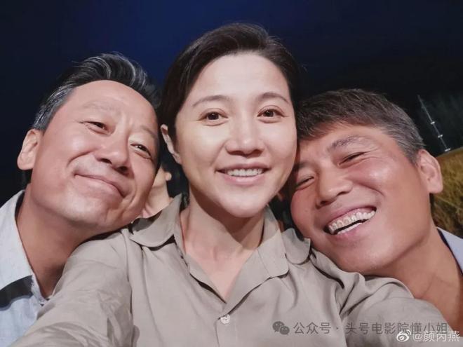 52岁影后颜丙燕首曝小20岁男友！大方谈更年期，没来月经以为怀孕