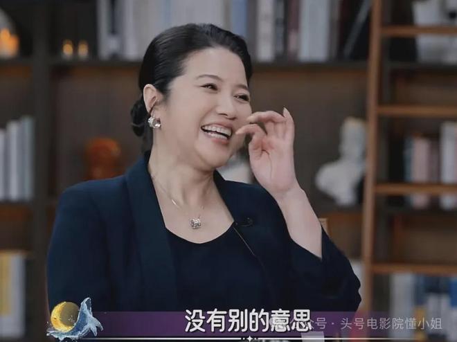 52岁影后颜丙燕首曝小20岁男友！大方谈更年期，没来月经以为怀孕