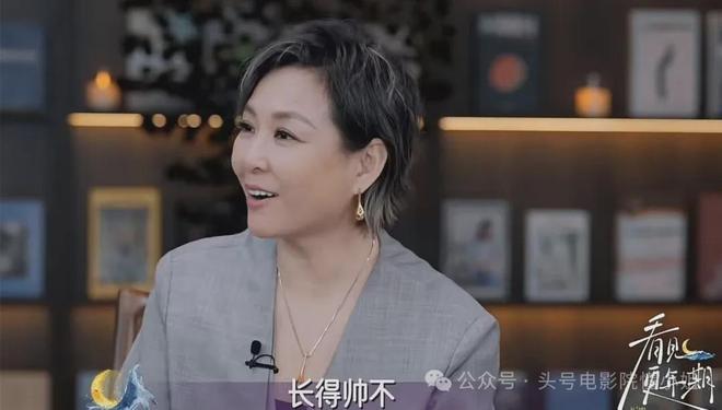 52岁影后颜丙燕首曝小20岁男友！大方谈更年期，没来月经以为怀孕