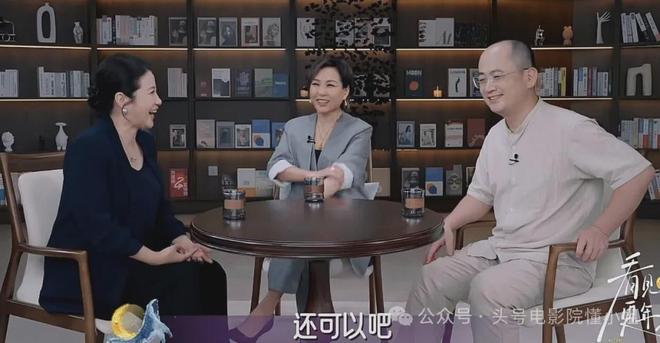 52岁影后颜丙燕首曝小20岁男友！大方谈更年期，没来月经以为怀孕