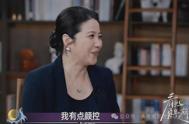 52岁影后颜丙燕首曝小20岁男友！大方谈更年期，没来月经以为怀孕