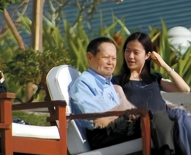 翁帆发文悼念杨振宁，将老公比喻成星空，结婚21年成纯爱CP典范