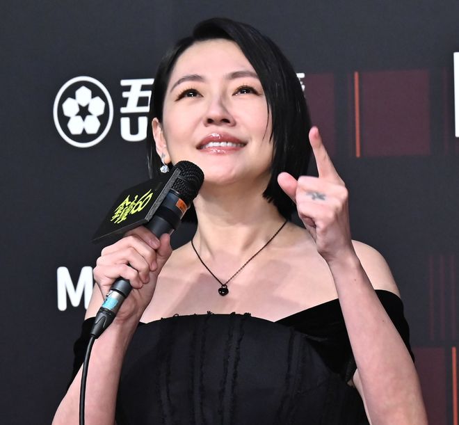 小S复出获奖细节：纹了大S名字还带了骨灰，唯独没感谢吴宗宪女儿
