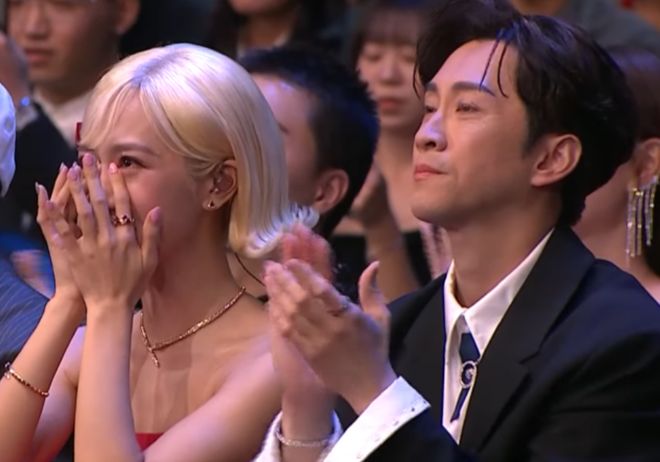 小S复出获奖细节：纹了大S名字还带了骨灰，唯独没感谢吴宗宪女儿