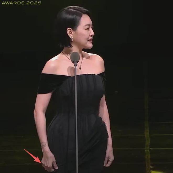 小S复出拿奖瞬间泪崩，多次提及姐姐大S求保佑，却把奖献给S妈