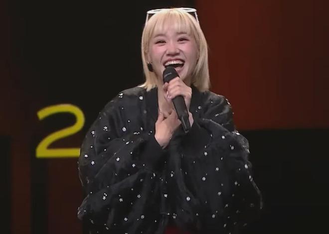 小S复出拿奖瞬间泪崩，多次提及姐姐大S求保佑，却把奖献给S妈