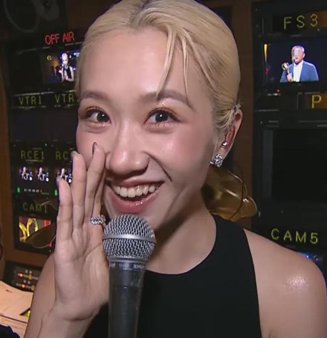 小S复出拿奖瞬间泪崩，多次提及姐姐大S求保佑，却把奖献给S妈