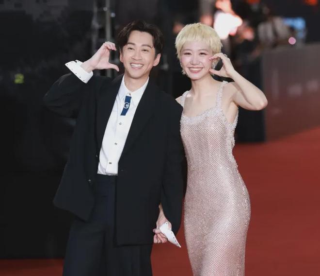 小S复出拿奖瞬间泪崩，多次提及姐姐大S求保佑，却把奖献给S妈