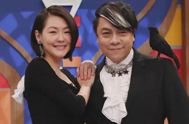小S亮相金钟奖！刚出场就爆哭落泪，如愿拿下最佳主持哭到脸变形