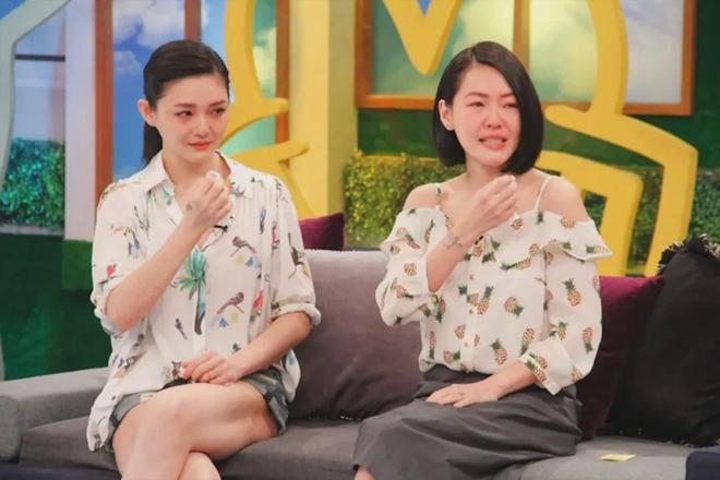 小S亮相金钟奖！刚出场就爆哭落泪，如愿拿下最佳主持哭到脸变形