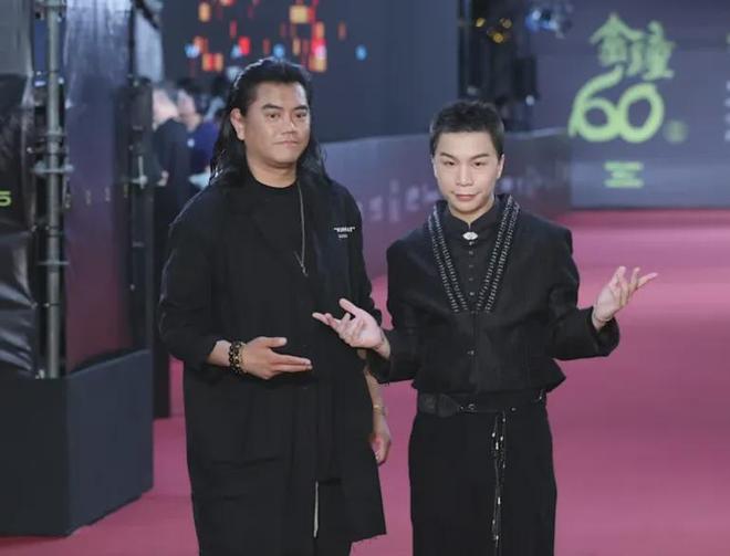 小S亮相金钟奖！刚出场就爆哭落泪，如愿拿下最佳主持哭到脸变形