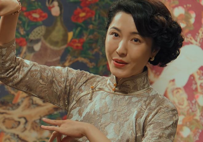 吴越曾黎同框对比！一个自然老去一个脸僵浮肿，不是没皱纹就年轻