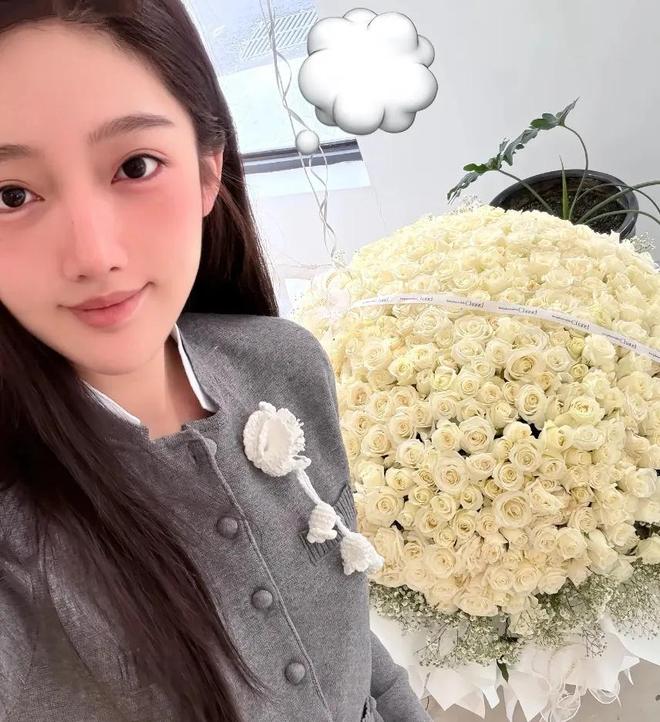 都美竹新恋情曝光，男方朋友圈大秀恩爱，被扒快50岁有多辆豪车