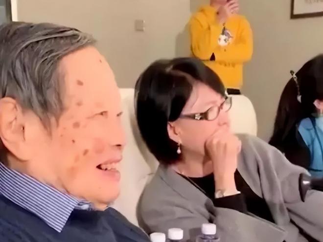 杨振宁因病逝世！103岁生日宴未露面，最后一次亮相是为妻子庆生