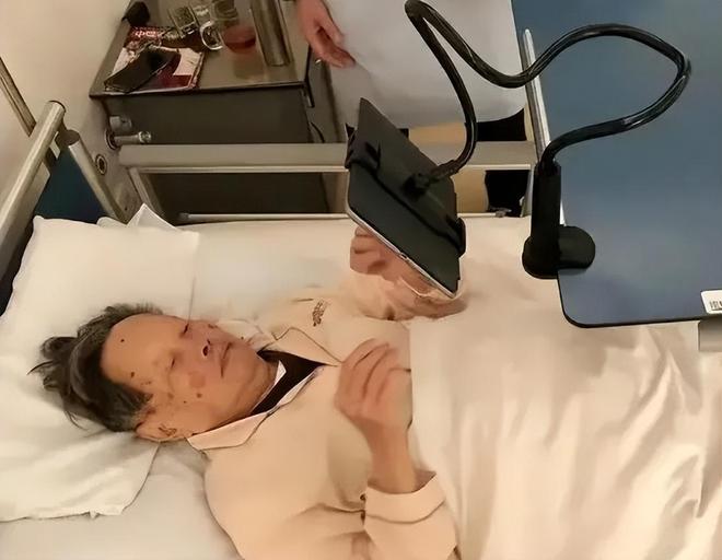 杨振宁因病逝世！103岁生日宴未露面，最后一次亮相是为妻子庆生