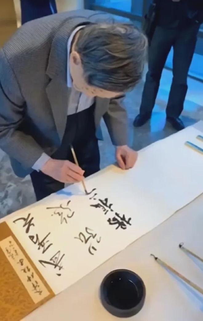 杨振宁因病逝世！103岁生日宴未露面，最后一次亮相是为妻子庆生