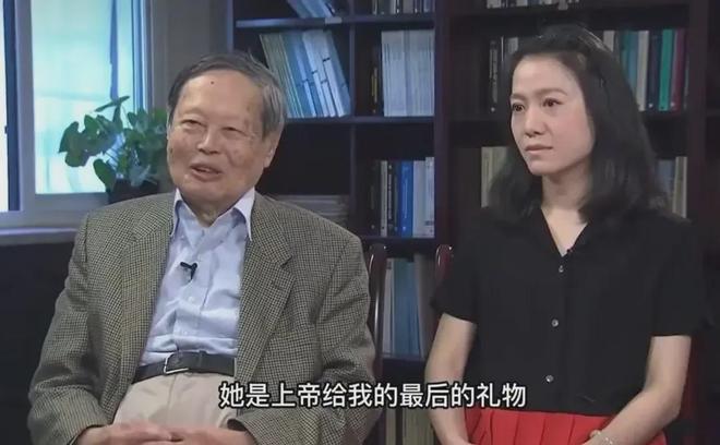 杨振宁因病逝世！103岁生日宴未露面，最后一次亮相是为妻子庆生