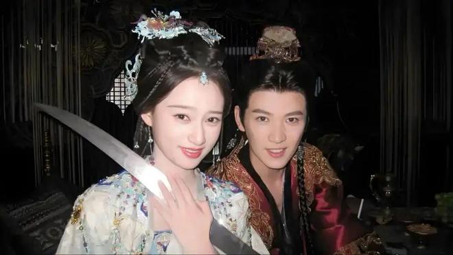向太曝窦骁何超莲离婚？何穗被扒闪婚闪离？陈乔恩老公有私生子？秦天宇靠男配圈粉？侮辱老师的翻车男童星？