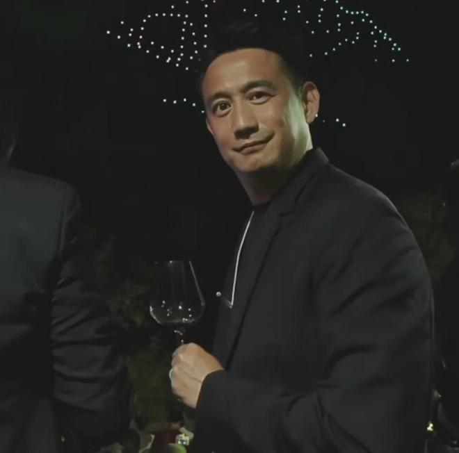 黄磊宣传乌镇用力过猛！戏剧节变夜店蹦迪现场，明星狂欢惹争议