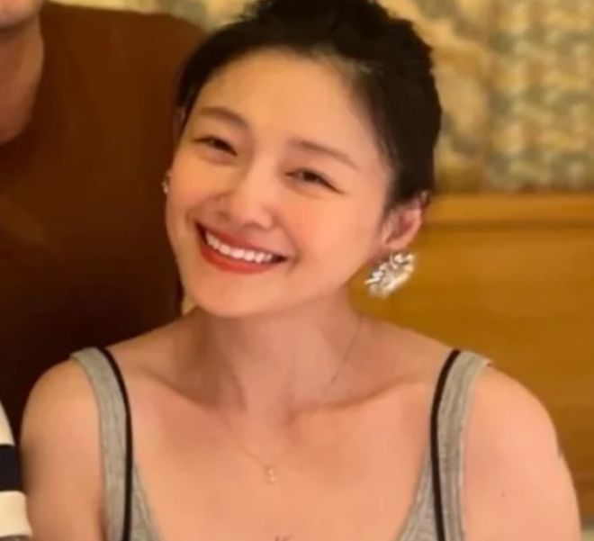 贾永婕说小S越来越像大S，两人早已融为一体，过度消费大S惹争议