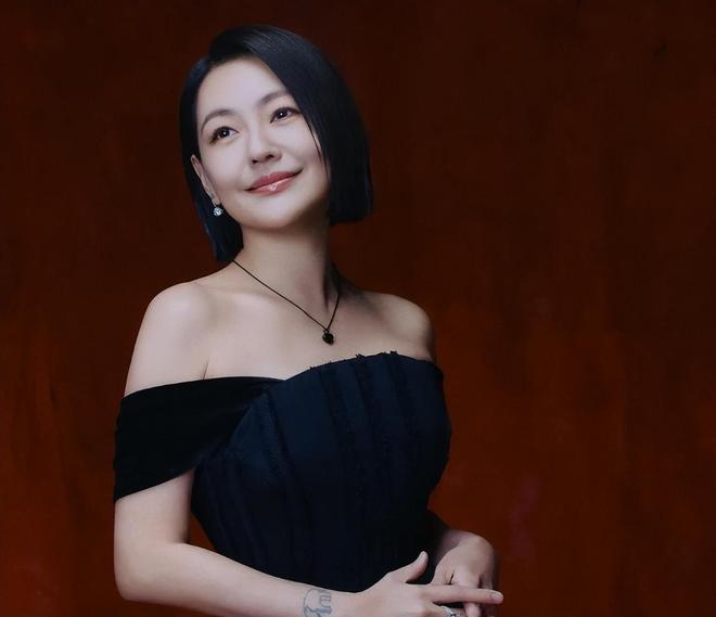 贾永婕说小S越来越像大S，两人早已融为一体，过度消费大S惹争议