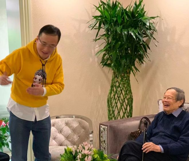 翁帆称杨振宁离开得很欣慰，友人曝遗憾：未能以中国身份二获诺奖