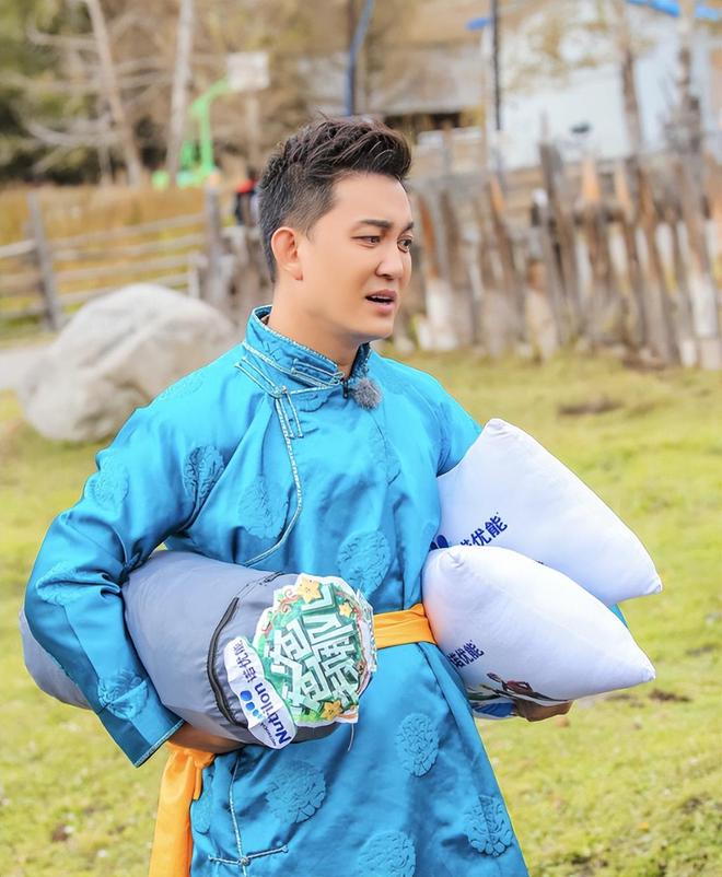 藏不住了！“村长”变霸总，在迪拜拿下12亿订单