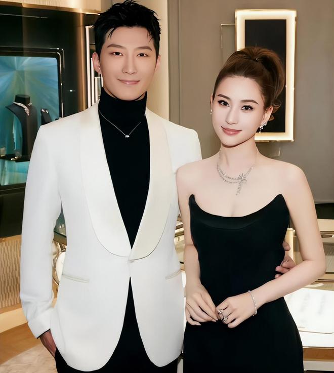 曝窦骁婚变原因！何超莲曾怀孕又流产，相关照片被扒女方变化明显